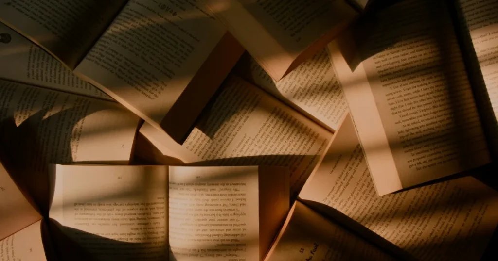 教科書に載っていなかった現場のイメージを大量に広げられている本の写真で表現